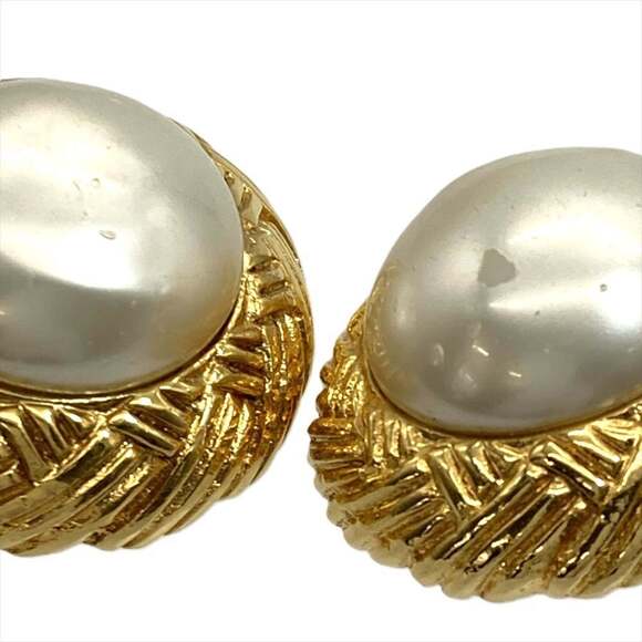 CHANEL Gold Pearl Earrings - Picture 6 of 7